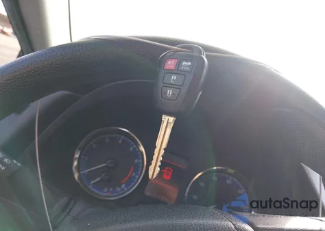 2017 Toyota Corolla Le z USA, uszkodzony, nr VIN 5YFBURHE5HP667035